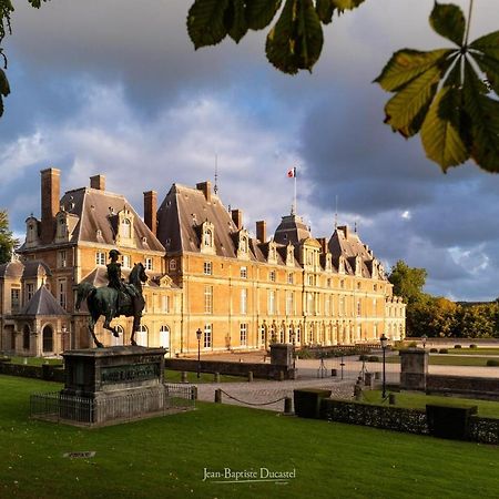 La Verriere. Les Locations Isahora C'Est Aussi Plusieurs Appart' De Standing A 2 Pas Du Chateau D'Eu, Des Falaises Du Treport, De Mers Les Bains Et Aux Portes De La Baie De Somme Eu (Seine-Maritime) Exterior foto