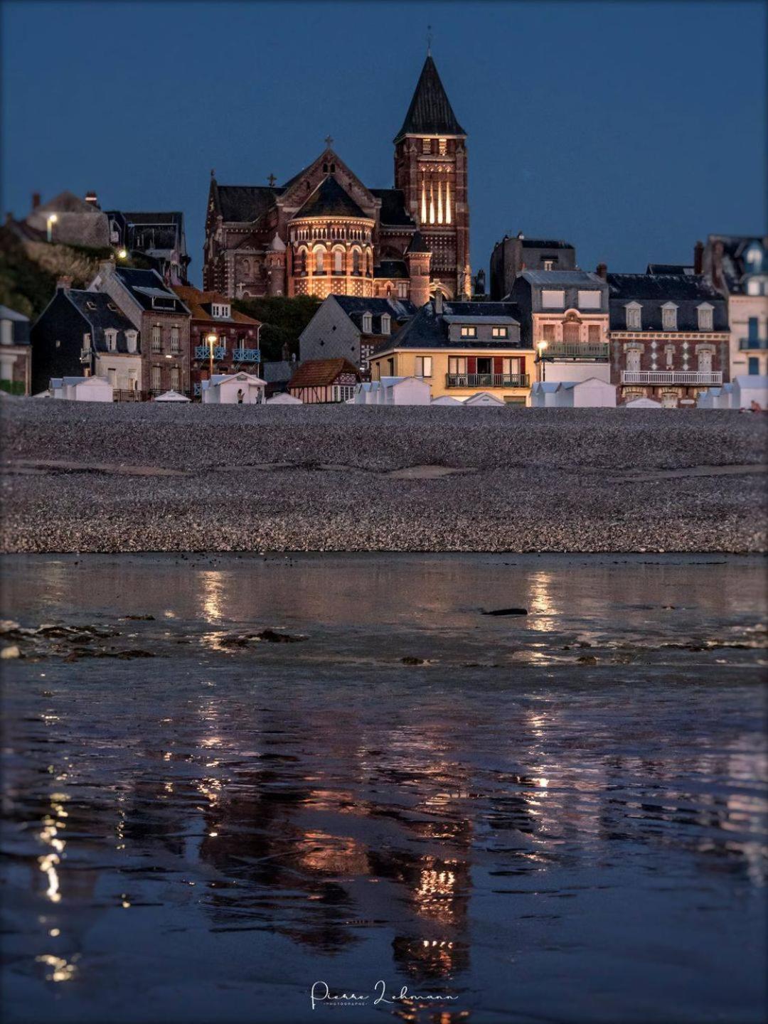 La Verriere. Les Locations Isahora C'Est Aussi Plusieurs Appart' De Standing A 2 Pas Du Chateau D'Eu, Des Falaises Du Treport, De Mers Les Bains Et Aux Portes De La Baie De Somme Eu (Seine-Maritime) Exterior foto